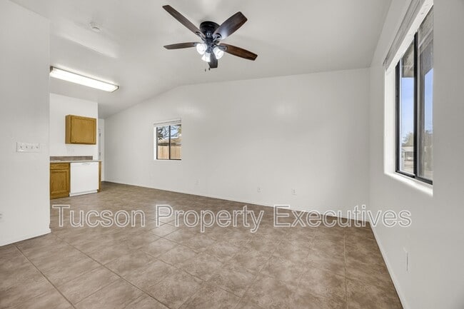 Building Photo - 2666 N Winstel Blvd