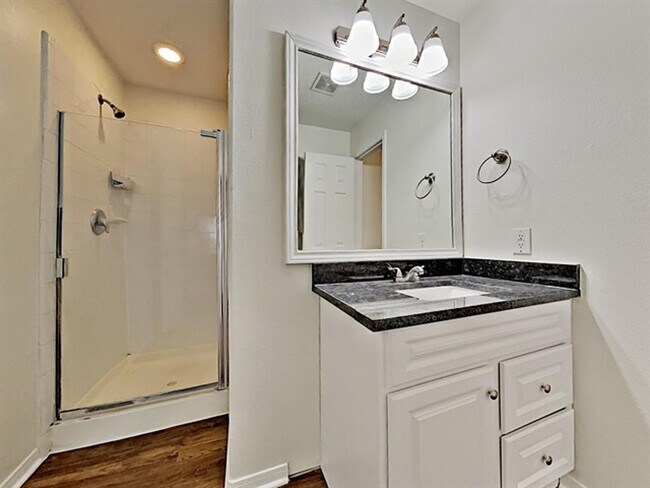 Building Photo - 16973 Scenic Knoll