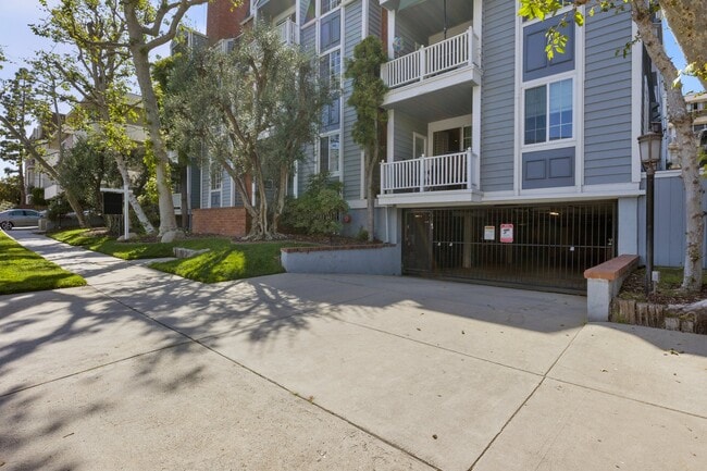 Building Photo - 11667 Gorham Ave