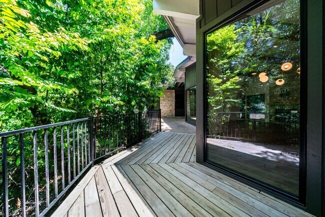 Building Photo - 3514 Hillbrook Dr