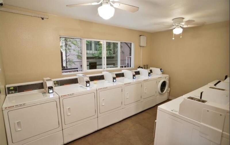 Building Photo - 355 N Maple St