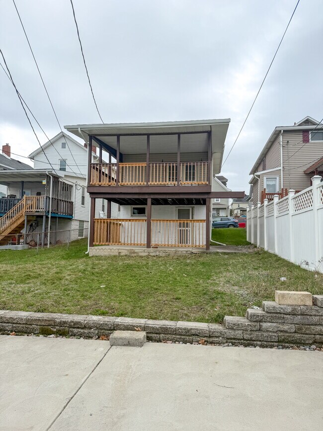 Building Photo - 613 Oakland Ave