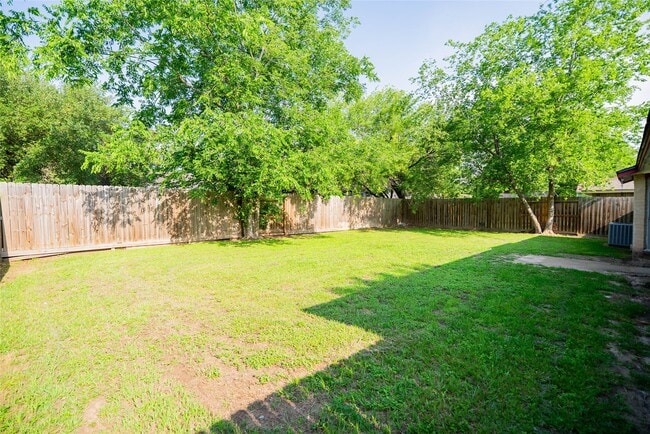 Building Photo - 7603 Wovenwood Ln