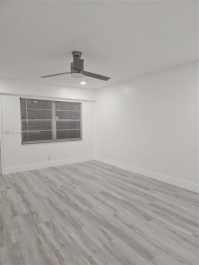Building Photo - 13550 SW 6th Ct