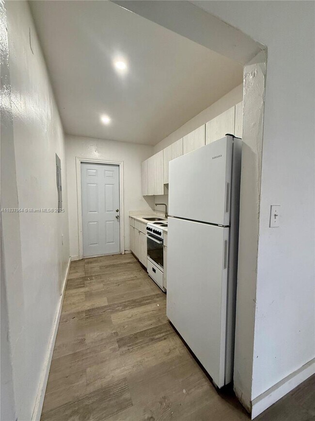 Building Photo - 7600 Dickens Ave