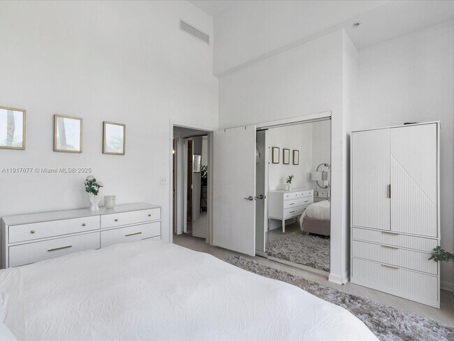 Building Photo - 253 NE 2nd St