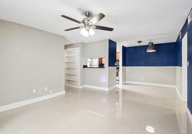 Building Photo - 733 Riverside Dr