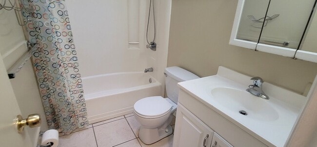 Building Photo - CHARMING SE 3/1.5 w/ Garage, Washer/Dryer, Large Privacy Fenced Yard, & Tile Floors Throughout! A...