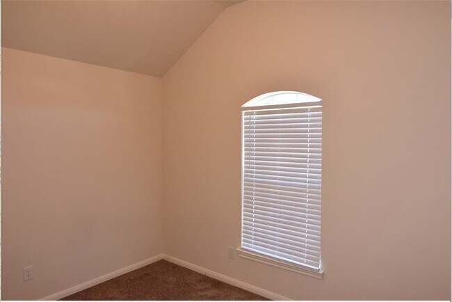 Building Photo - 6702 Albion Cresent Dr