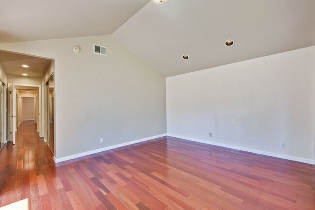 Building Photo - Large single family 4 Bed, 2 1/2 Bath Home...
