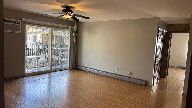 Building Photo - 9S070 Lake Dr