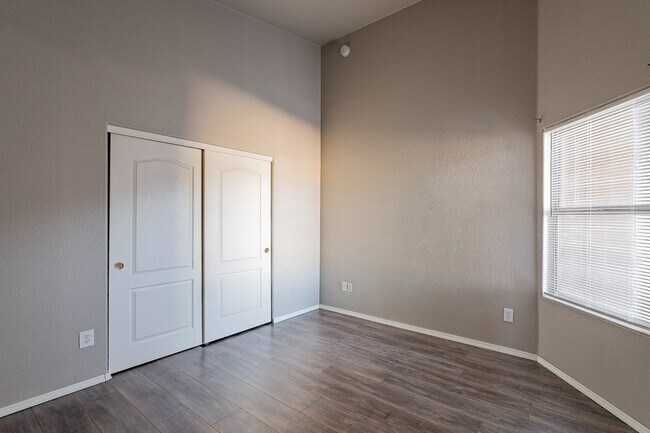 Building Photo - 8220 N Freshwater Ln