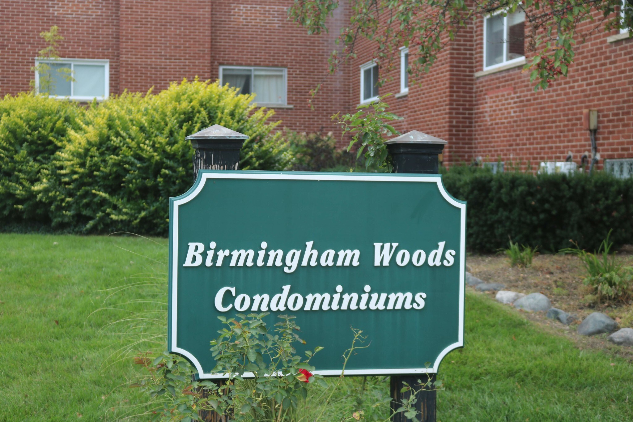Birmingham Woods Condominium - 323 N Eton St