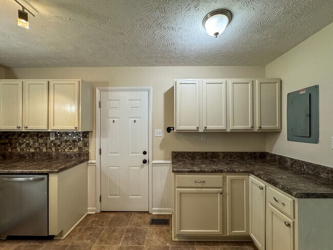 Building Photo - 5961 Chinas Ct