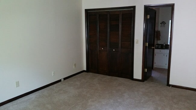 Building Photo - 24180 Woodridge Cir