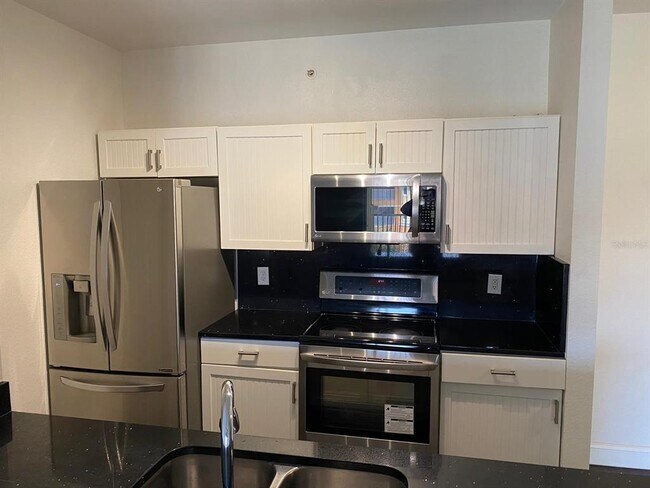 Building Photo - 5475 Vineland Rd