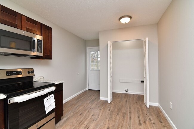 Building Photo - House in Hillview for rent