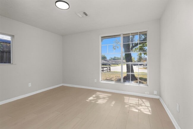 Building Photo - 15225 Woodforest Blvd