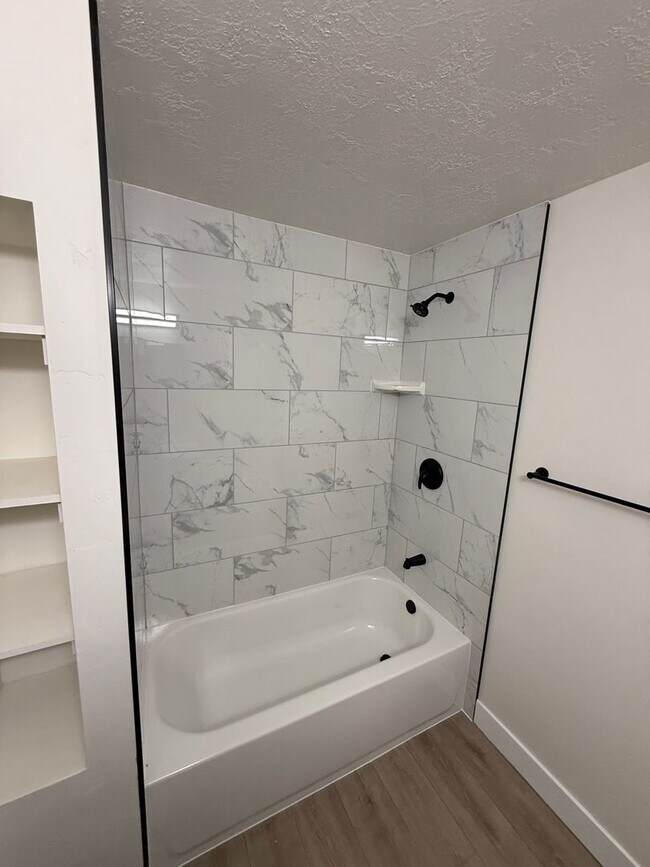 Building Photo - Five Bedroom Home, 2600 sq ft,  West Jordan, $3000/month, Fenced Yard