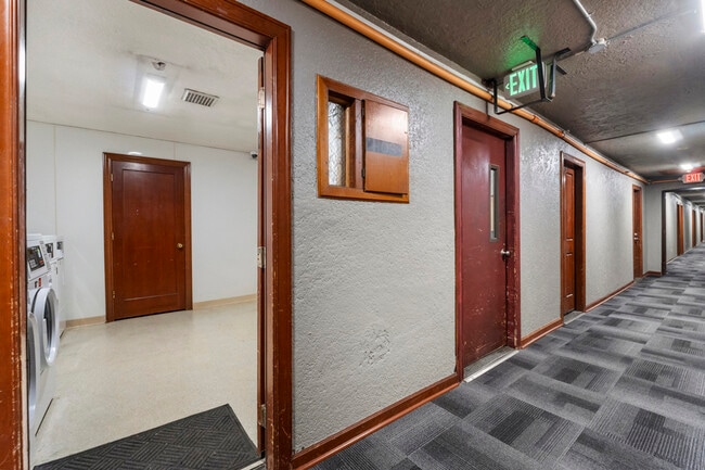 Building Photo - 403 1/2 Garfield St S-19