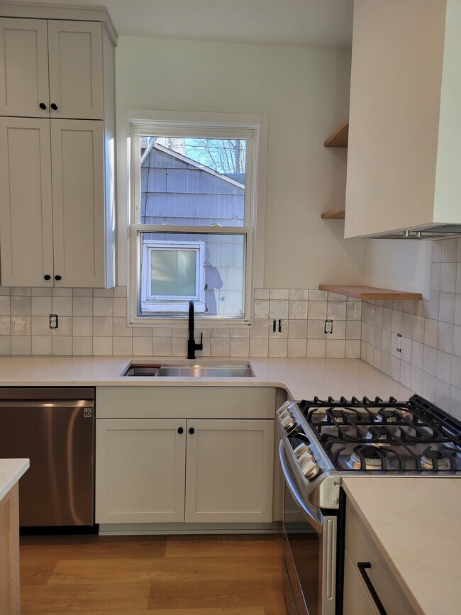 Building Photo - 1226 Sterling St