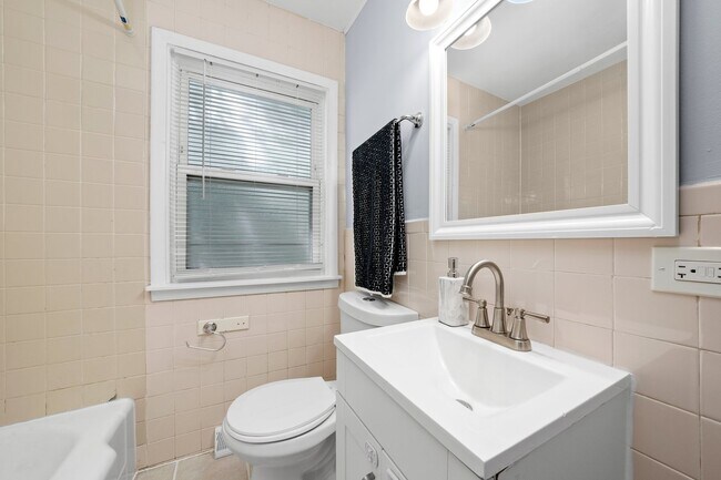 Building Photo - 760 Sibley Blvd