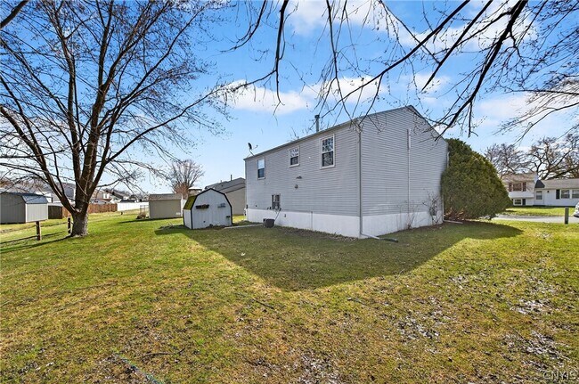 Building Photo - 8237 Mantova Dr