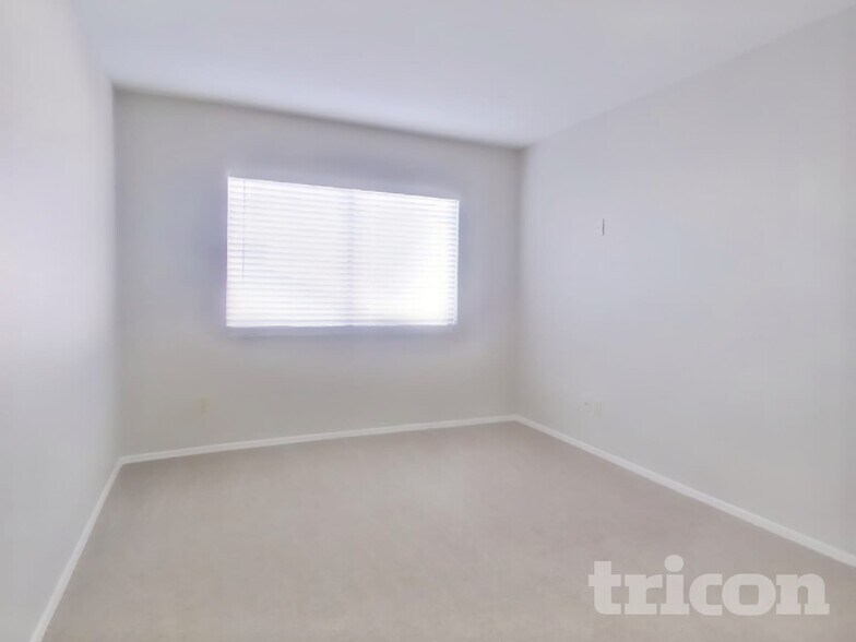 Building Photo - 17521 N 86th Ave