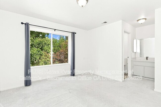 Building Photo - 2224 Glacier Dr