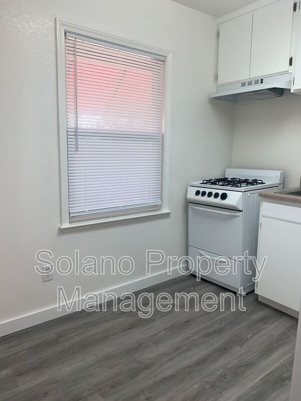 Building Photo - 702 Jackson St