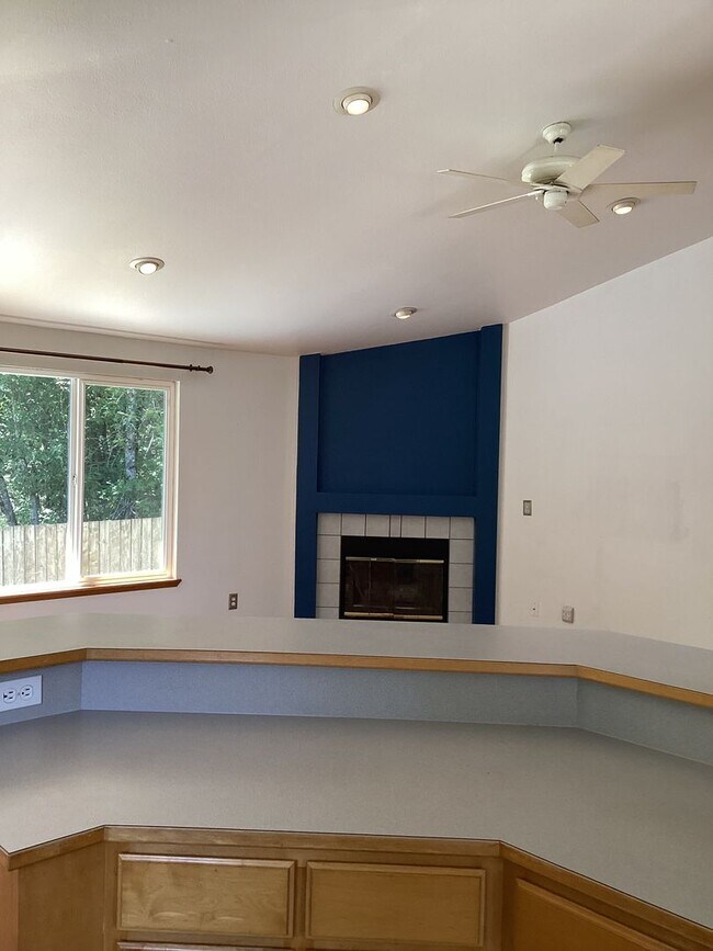 Building Photo - Spacious Lake Stevens Rambler with A/C