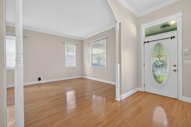 Building Photo - 6827 S Trask St