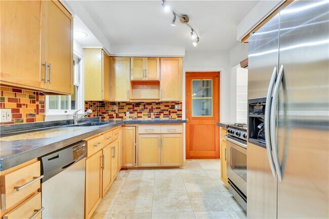 Building Photo - 2300 Rebel Rd