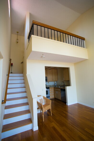 Building Photo - 4060 Rosenda Ct