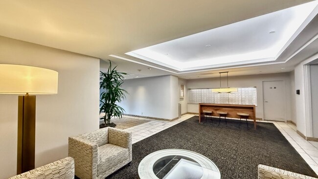 Building Photo - Comfortable Studio Living with Balcony, Parking & Storage at Daniel Burnham Court