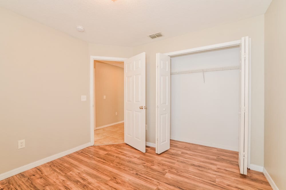 Building Photo - 2407 Knightsbridge Blvd