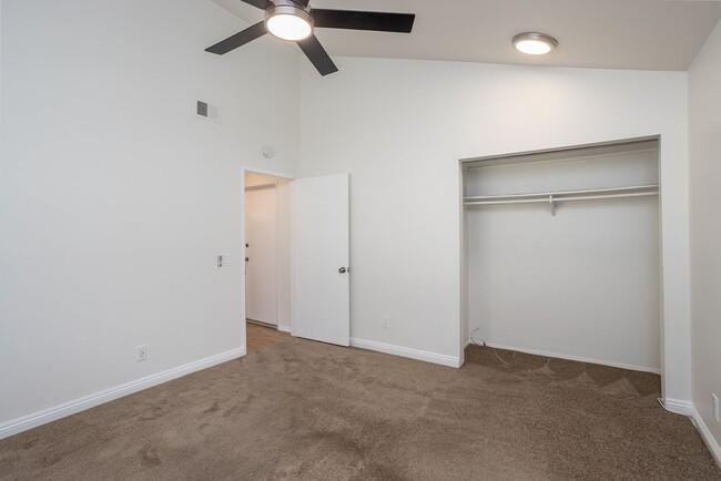 Building Photo - 3bd/2ba Single Story Home With A/C