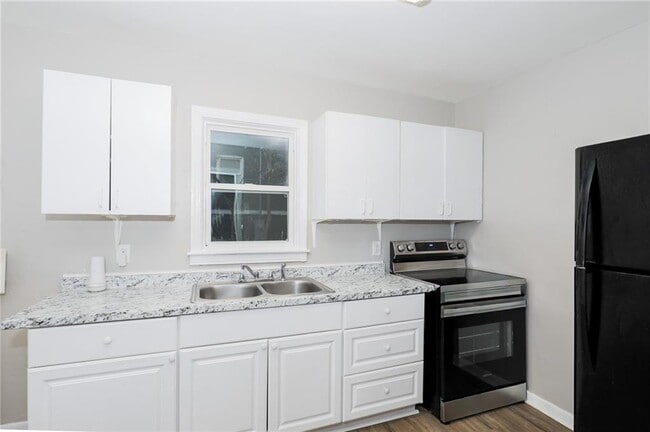 Building Photo - 1123 Graymont Dr SW