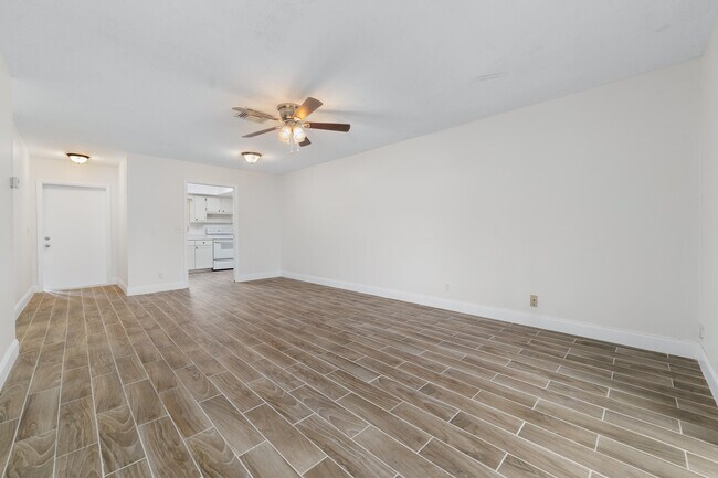 Building Photo - 2567 Dudley Dr W