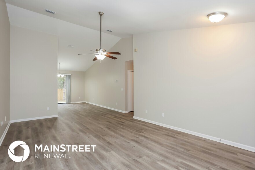 Building Photo - 1541 Kingfisher Ln N