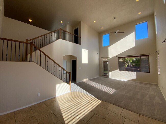 Building Photo - 4 Bedroom Home Available Near Golf Course ...