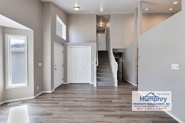 Building Photo - 3 Bedroom/2.5 Bathroom/2 Car Garage, 1,574 Sqft in the Landing Subdivision. Living Room/Dining Ro...