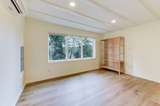 Building Photo - A Fresh, Open Home for a Relaxed Life by the Lake