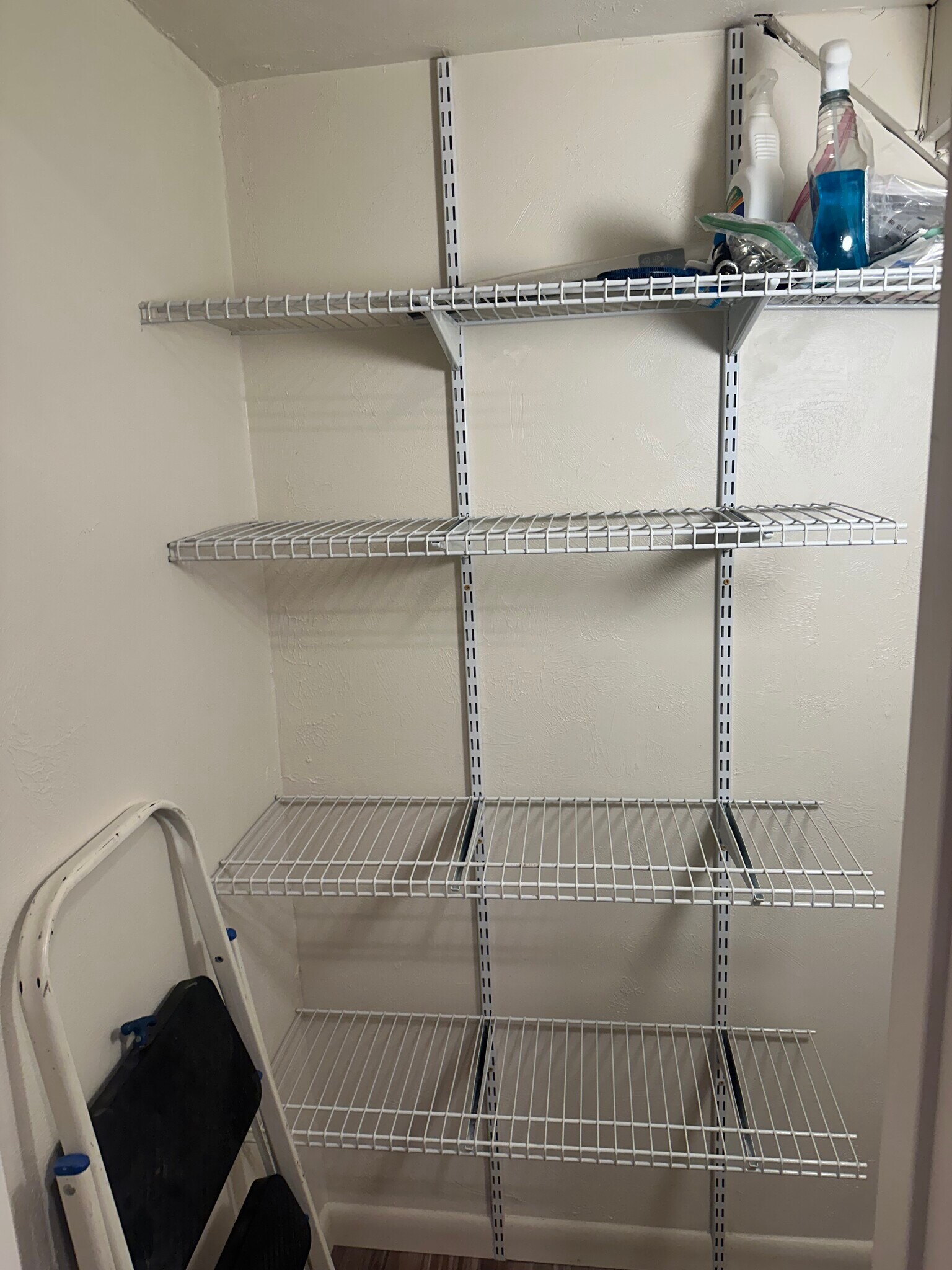 Building Photo - 705 Custer Ave