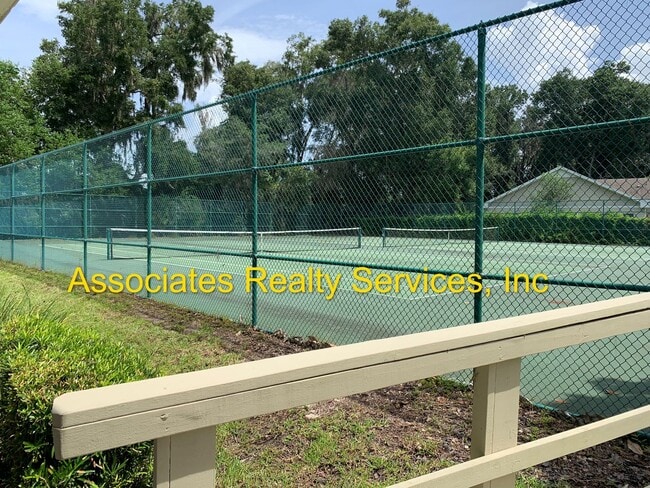 Building Photo - Sublease!   Lovely End Unit in Villas of West End LOOK!