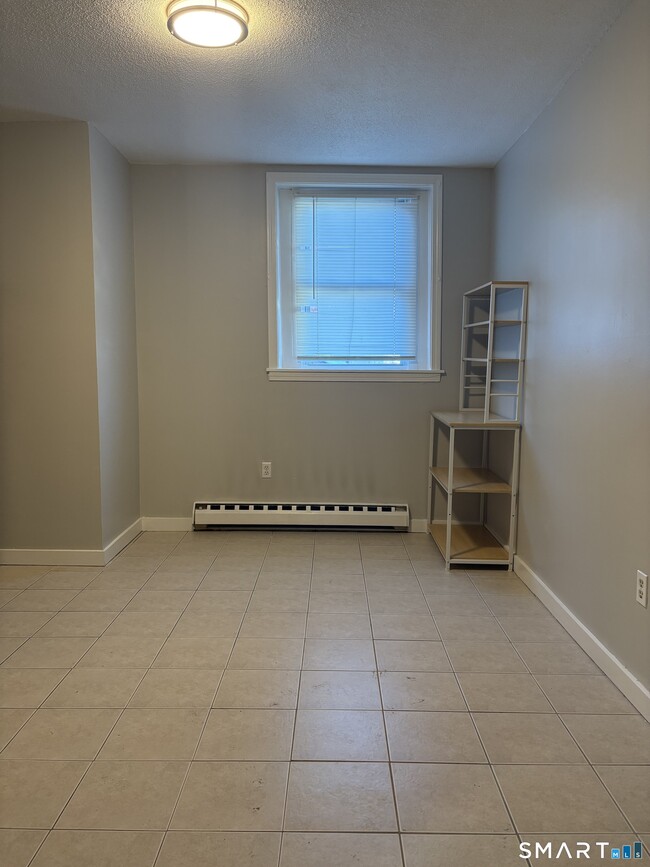 Building Photo - 36 Main St