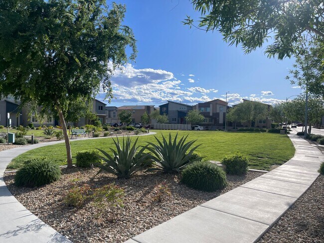 Building Photo - Beautiful Home in Valley Vista Available S...