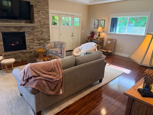 Building Photo - Piiholo Country Home