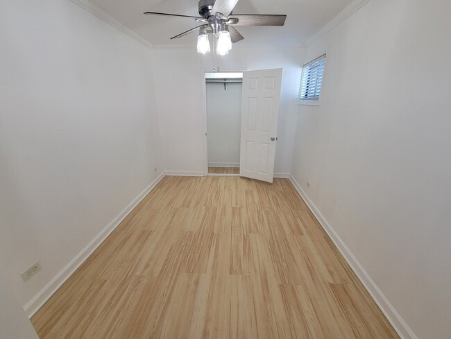 Building Photo - 6222 W Addison St