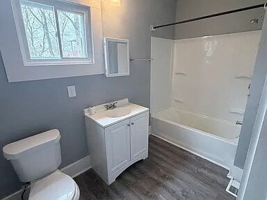 Building Photo - Spacious 6-bedroom, 3-bath home offering a flexible multi-level layout ideal for comfortable living